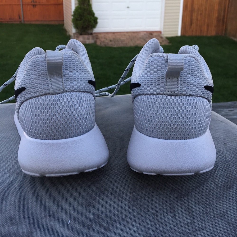 Nike white sneakers - Picture 3 of 8